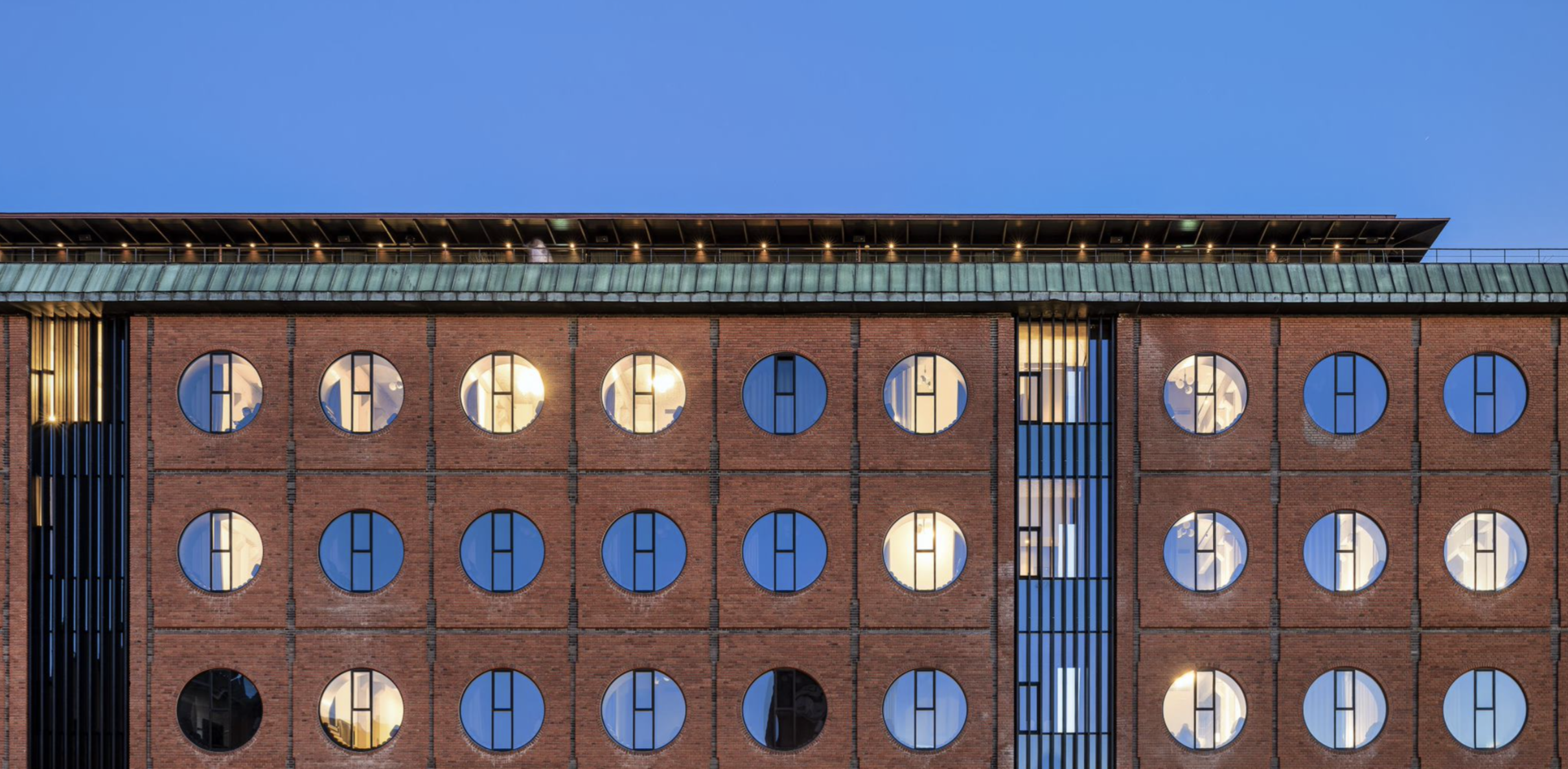 Photo of facade with windows